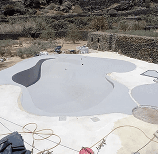 étape de construction d'une piscine lagon, pose de la couche de finition