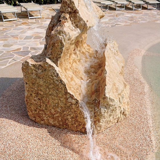 cascade en roche naturelle