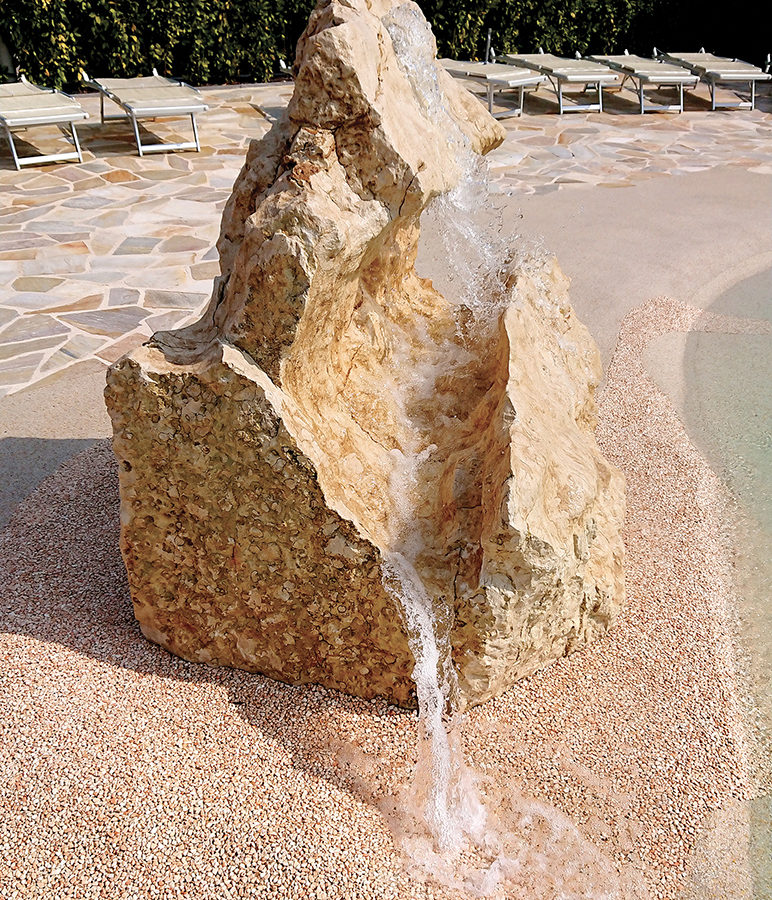 cascade en roche naturelle